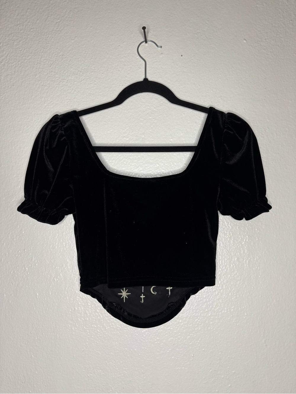 ROMWE Gothic Black Velvet Puff Sleeve Embroidered Heart Corset Crop Top Sz S - Picture 7 of 7